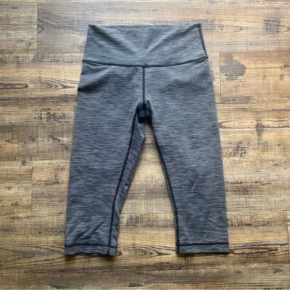 Lululemon Women's Heather Gray 17 Cropped Leggings Size 8